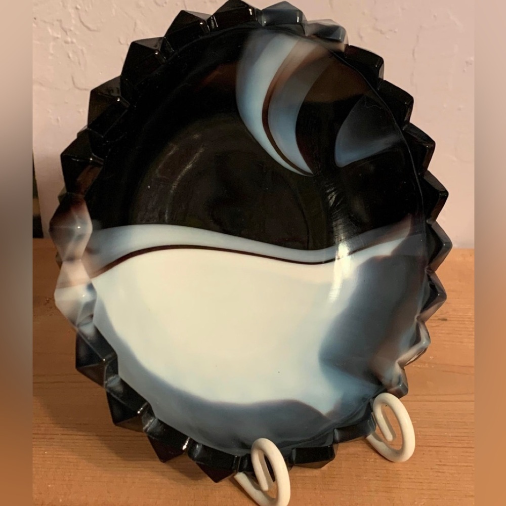 Late 1800’s Black & White Slag Glass Candy Dish with tones of purple and blue - Picture 8 of 8